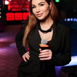 Dancing with a vibrator between the legs, the white juice flows into the butthole