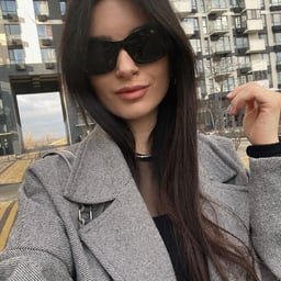 Car sex with a short cut beauty! Sweaty, juicey and excited