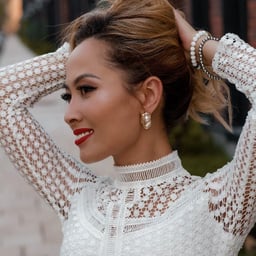 With a pair of charming big eyes and a pink pussy