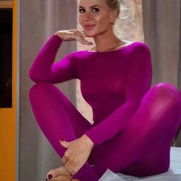 The latest crowd-funded Feng Yinniao Sing Chinese model Tiantian has a large-scale 3P for the director and photographer to eat a big dick 1080P high-definition original version.