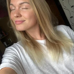 The toilet water bottle is inserted into b, it’s your friend