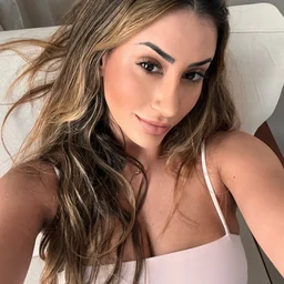 A track and field girl is given an aphrodisiac by an unscrupulous coach during a training camp and reaches a sweaty sexual climax