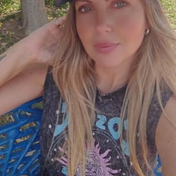 When I let her do it, her slut aura was on full display, so I took a picture of her!