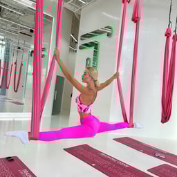 Watch how Meimei Miyako takes off her kimono and does the most shy things in private