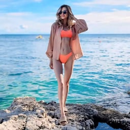 Starring big-breasted actresses like Sumire, Mirei Kitano, and Nina Nishimura.