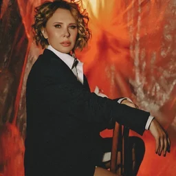 My brother secretly fucked his newlywed and pregnant wife. The horny wife offered her pussy and sucked her hard.