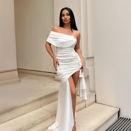 ADN-558 A married woman was forced into an unwanted pregnancy by her father-in-law, who she despised.