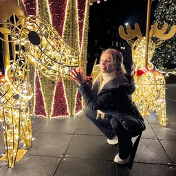 Xiao You, the ultimate sister-goddess-level anchor, deepthroats with a dildo, masturbates with props, and has various postures.