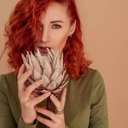 A newbie talks a lot, baby, I'll give you a footjob, take out your pink breasts, pussy, moan, moan, rub the vibrator in and out, and thrust it very tight.