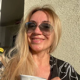 [Selfie Benefit] Good-looking short-haired girl having sex_Black fishnet stockings oral sex on top while riding on top, thrusting hard and finally cumming