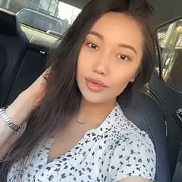 Baidu Cloud leaked that a young woman with D-cup breasts went out to eat secretly behind her husband's back, and her breasts shook wildly.