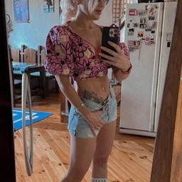 :Let the beautiful girl who is a new member from the countryside swallow my big cock. Let the beautiful girl who is a new member from the countryside swallow my big cock.