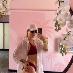 :A model with the face of a well-paid celebrity, long legs in white clothes, petite and exquisite, and a goddess with passionate temperament_1 A model with the face of a well-paid celebrity, long legs in white clothes, petite and exquisite, and a goddess with passionate temperament_1