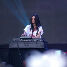 I made an appointment with a beautiful and elegant girl to have sex with her twice in a row. The second time she screamed loudly and she couldn't bear it anymore.