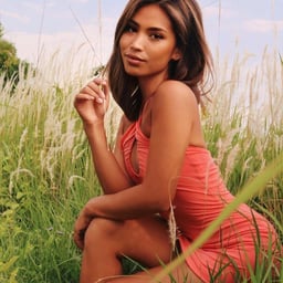 :A very elegant and beautiful girl, she looks very cold in appearance, and she keeps moaning when she fucks her. A very elegant and beautiful girl, she looks very cold in appearance, and she keeps moaning when she fucks her.