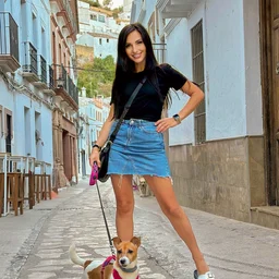 :A ponytailed and big-breasted lady gives a blowjob to her wolf friend A ponytailed and big-breasted lady gives a blowjob to her wolf friend