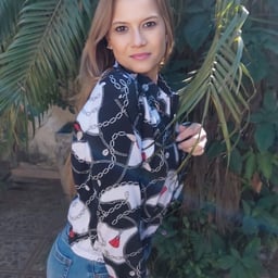 Taiwanese girl shows her face on a large scale for welfare