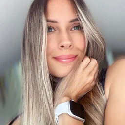 The long-legged lady's coquettish and passionate ultra-clear footage shows the live broadcast in the bathroom...