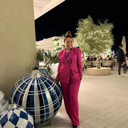 -G-breasted housewife with blowjob techniques that will make you cum in seconds!