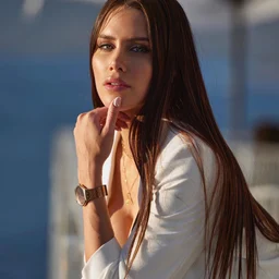 The photography-loving owner of a high-end leisure resort hotel chose a fat-butted beauty technician to take photos of women's bodies, and then took a mandarin duck bath to tease, play with footjobs, and give blowjobs before returning to bed for passionat