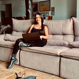 A sexy Taiwanese girl in a white and smooth shirt with beautiful skin masturbates and erupts with semen. She is looking for a cock to relieve the itching [2]