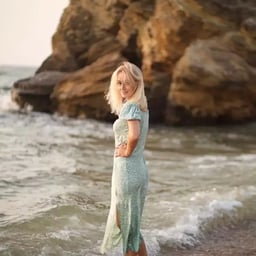 Explodingly beautiful! Authentic school beauty goes to sea [little tsundere] 100% exciting! I cum first