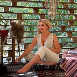 A girl over 80 pounds [Yue Yue Ao] fucks her sex partner at home.