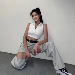 The cute little loli has passionate sex with her sex friend chubby brother in the hotel, and her vaginal juices keep flowing!