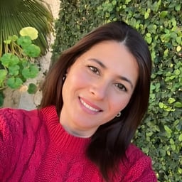 A men's esthetician specializing in masochistic men who gets plenty of milk even after ejaculation